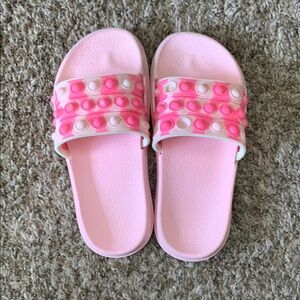 Youth Girls Pop it Pink Slide Sandals Size 3-4